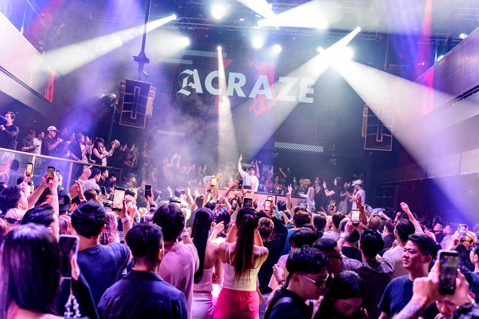@acraze brought the house and the mothership down with them groovy bangers💥
See